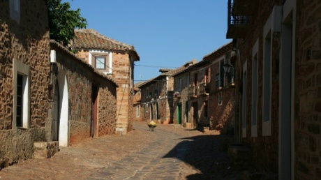  Призрачни села за продан в Испания  pic